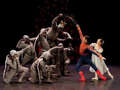 Сцена из балета "Щелкунчик". Источник - ekb.urpur.ru Сцена из балета "Щелкунчик". Источник - ekb.urpur.ru